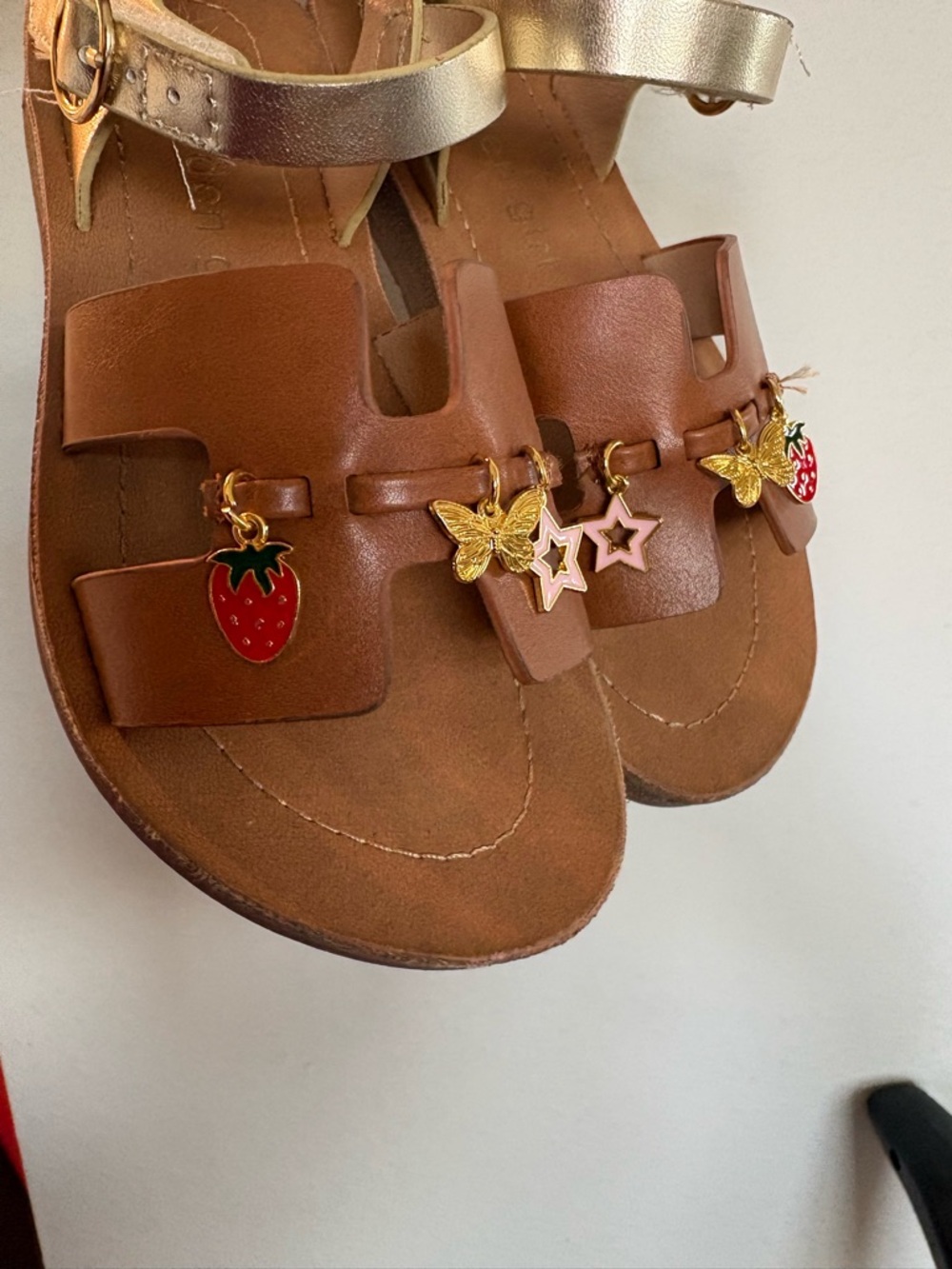 Girls Brown Sandals and Charm Accents Size 11 - Picture 3 of 5